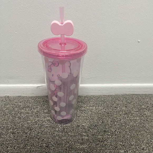 NEW Hello Kitty Tumbler Cup - Picture 3 of 4